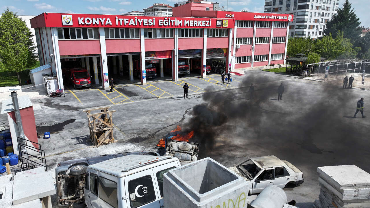 Konya’da gençler gönüllü olarak itfaiyeci olabiliyor 4